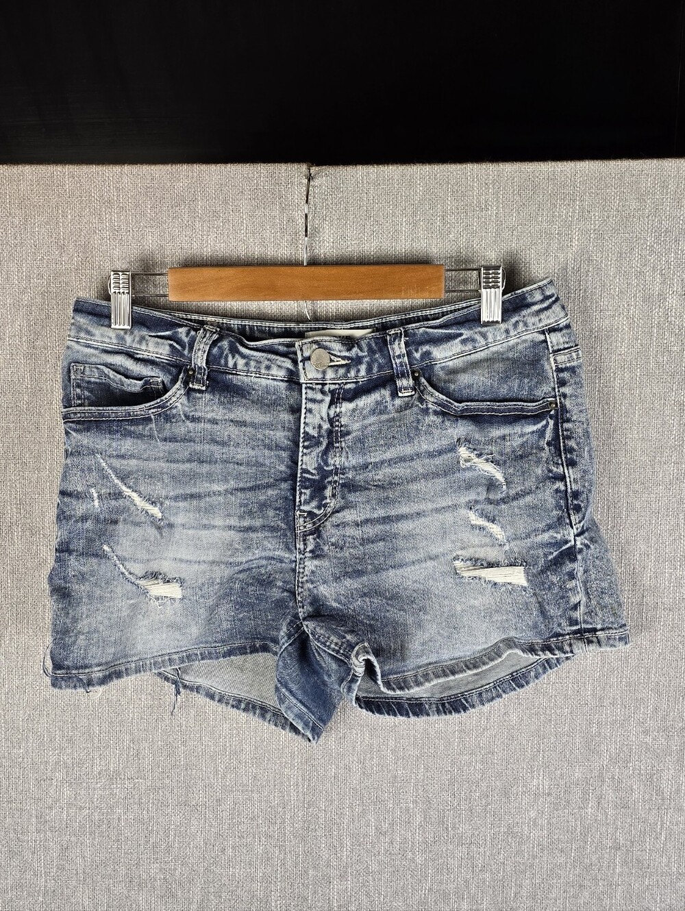 BKE Payton Stretch Shorts Blue Distressed Denim Womens Sz 29